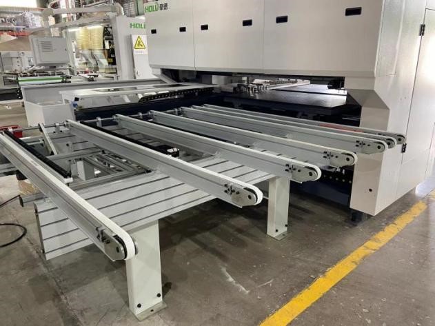 Сверлильно-присадочный станок с ЧПУ HB621CGSX