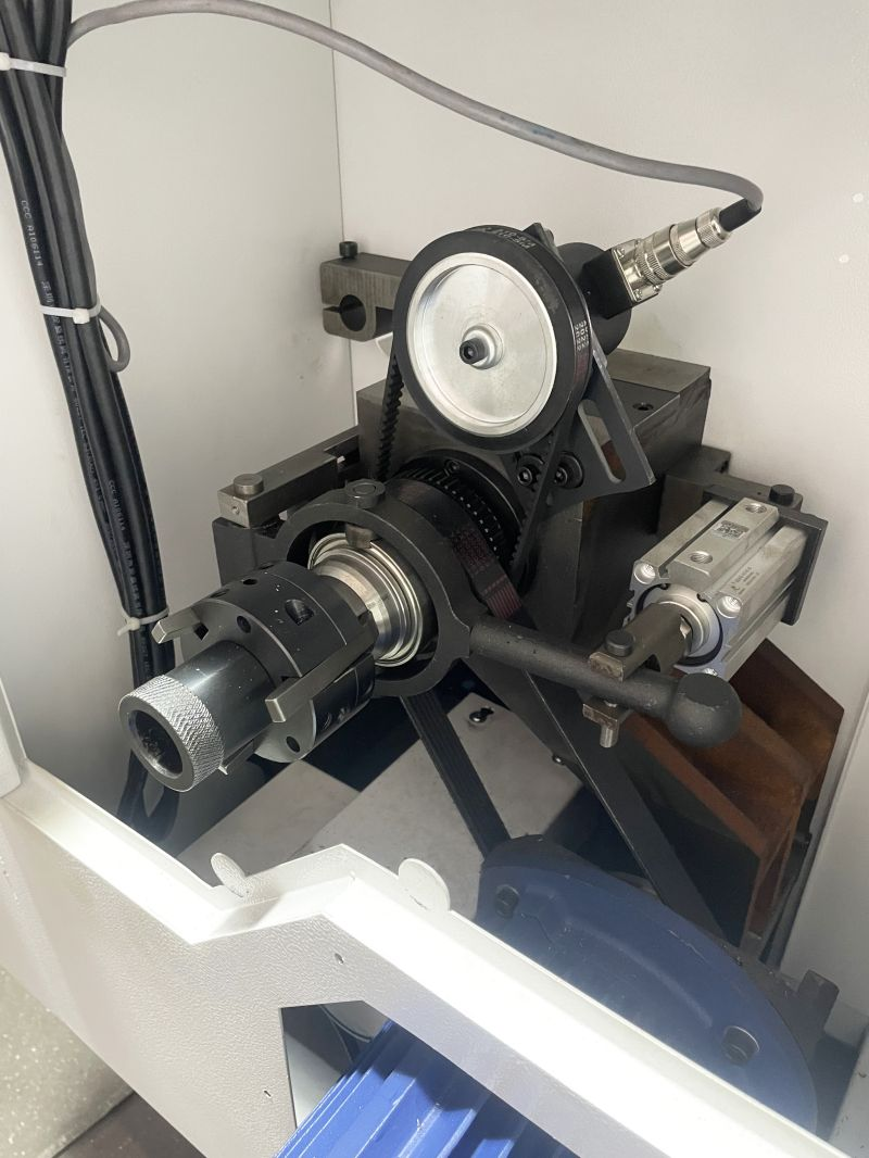 Токарный станок с ЧПУ CK30-200L