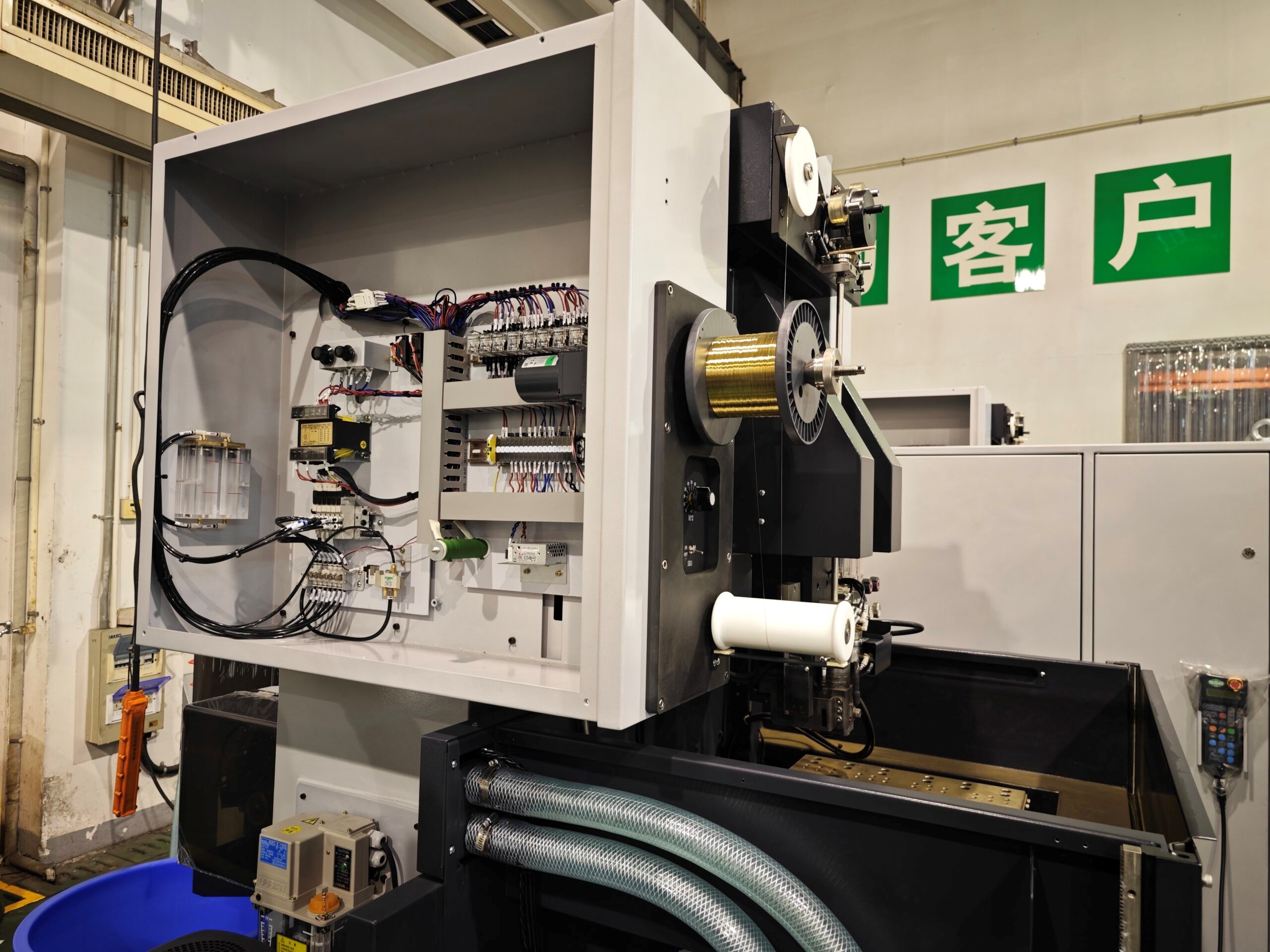 Электроэрозионный проволочно-вырезной станок SSG LA350A с автоматической заправкой проволоки