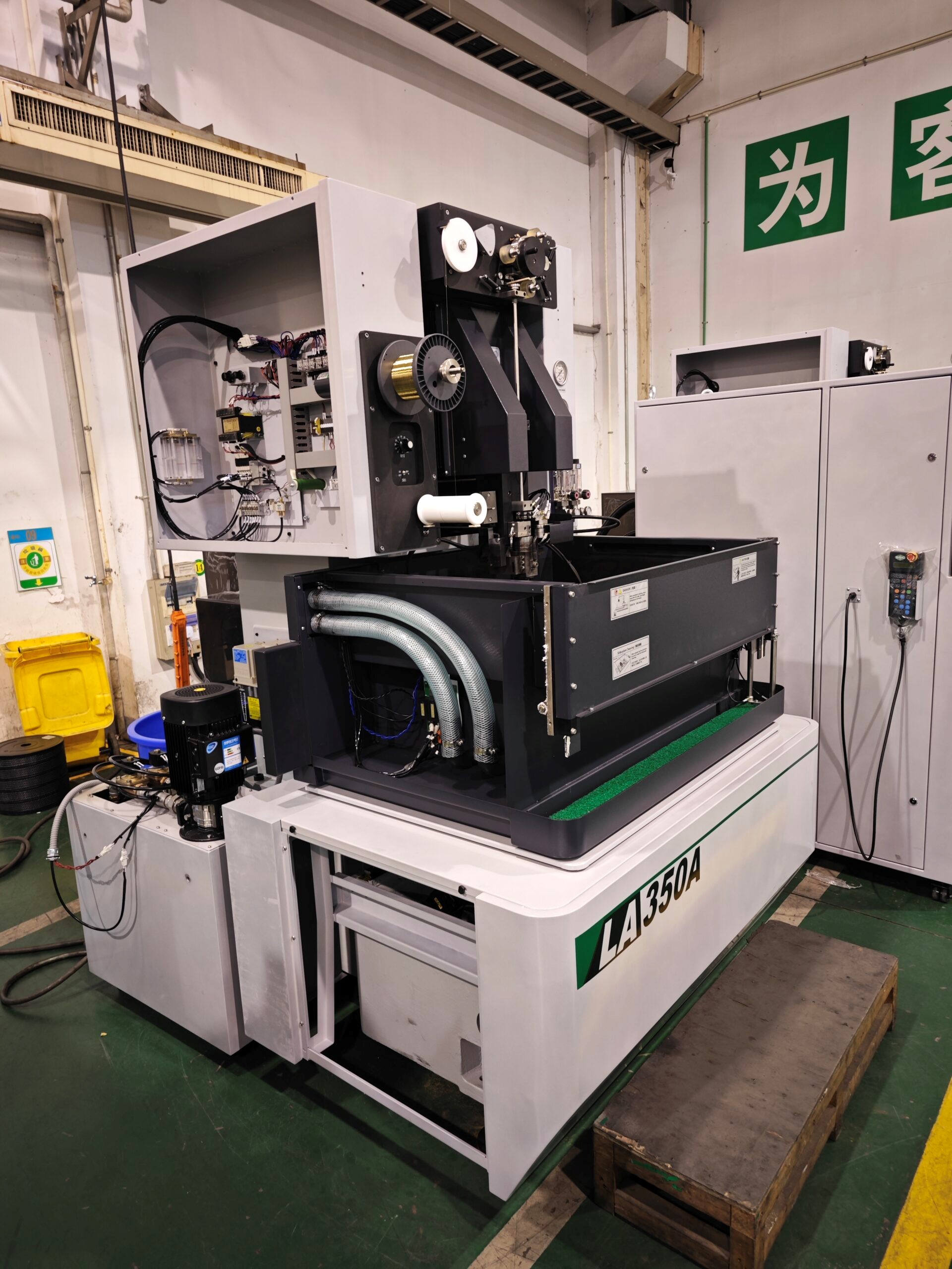 Электроэрозионный проволочно-вырезной станок SSG LA350A с автоматической заправкой проволоки