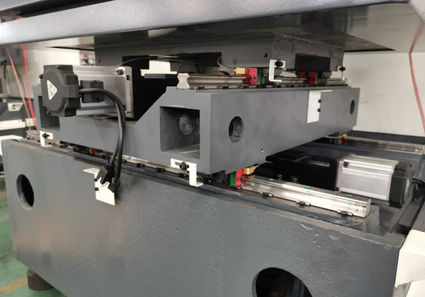 Электроэрозионный проволочно-вырезной станок с ЧПУ KD400ZL