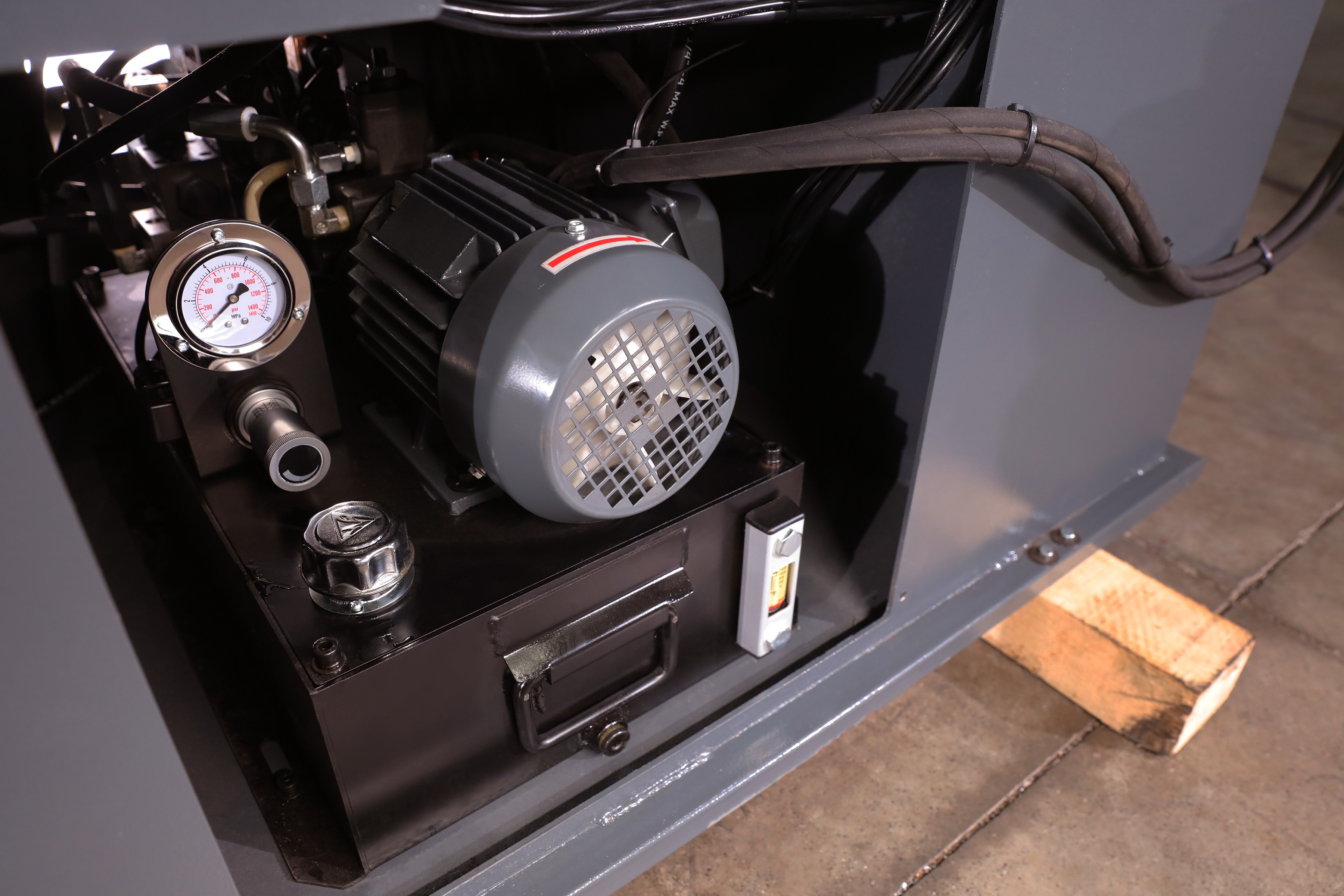 Полуавтоматический ленточнопильный станок PX-25/46S