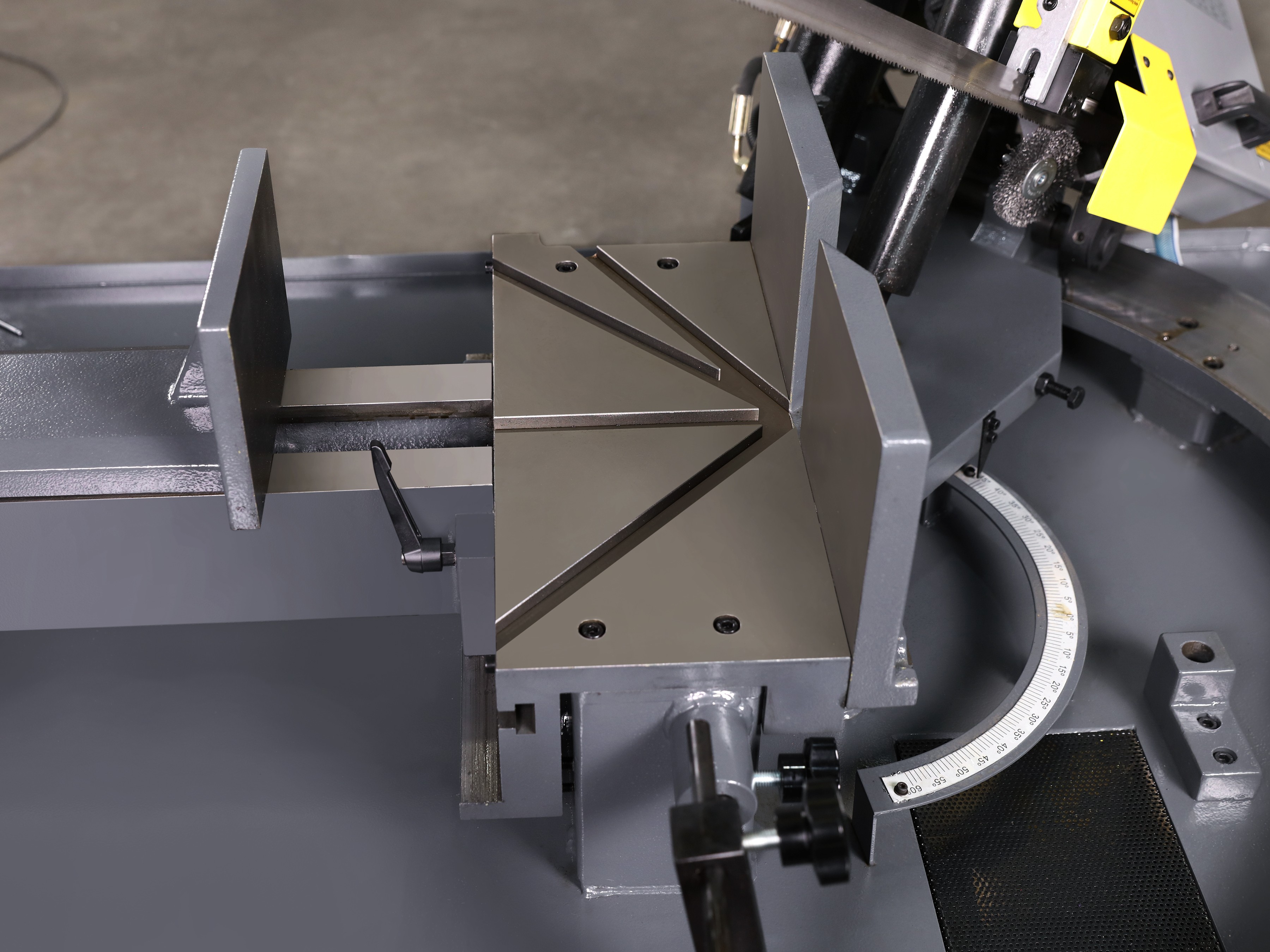 Полуавтоматический ленточнопильный станок PX-26/43S