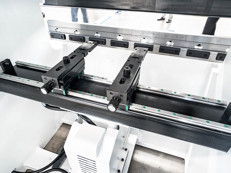 Сервоэлектрический листогиб с ЧПУ серия WADG