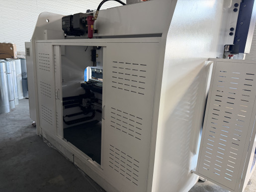 Запущен гидравлический листогибочный пресс с ЧПУ IMC135T3200 4+1 оси