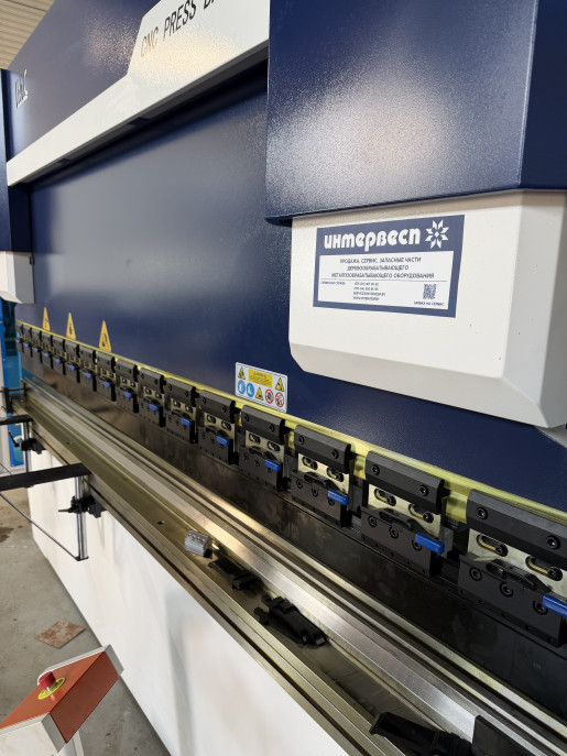 Запущен гидравлический листогибочный пресс с ЧПУ IMC135T3200 4+1 оси