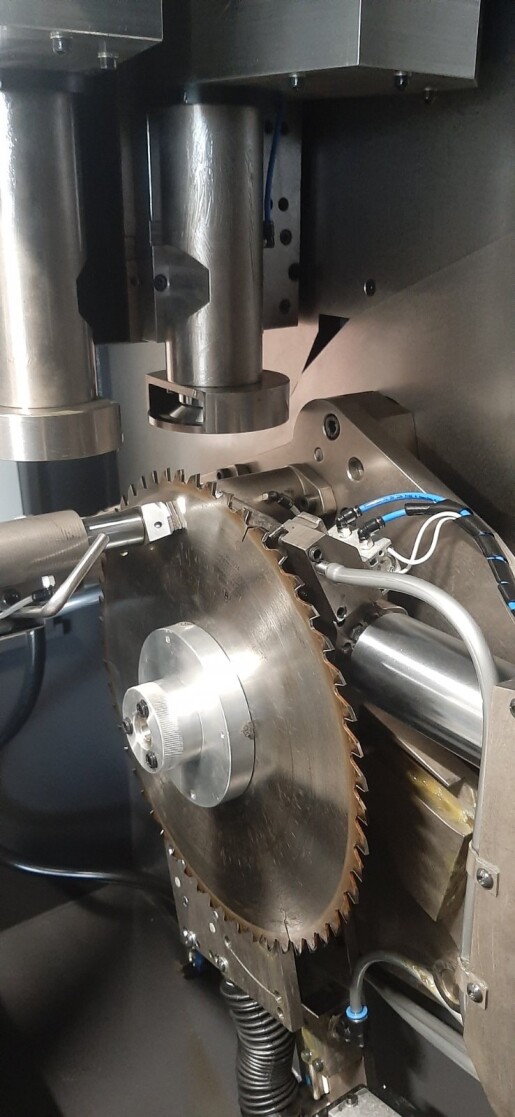 Произведен запуск комплекта заточных станков для заточки обслуживания пил