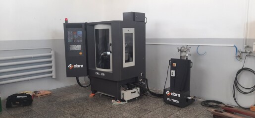 Запуск автоматического 6-осевого станка CNC для заточки дисковых пил с твердосплавными напайками