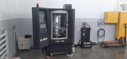 Запуск автоматического 6-осевого станка CNC для заточки дисковых пил с твердосплавными напайками