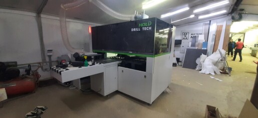 Запущен сверлильно-присадочный станок с ЧПУ HOLD HB61J