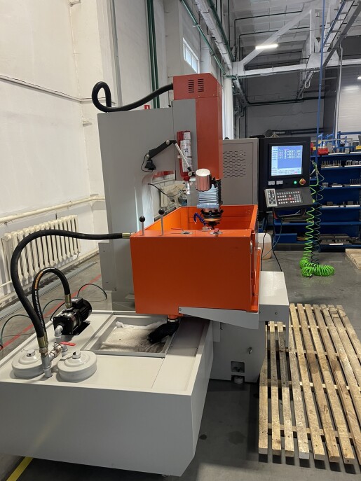 Завершены пуско-наладочные работы копировально-прошивного станка D7145