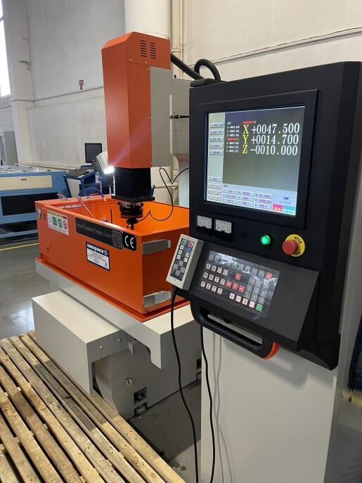 Завершены пуско-наладочные работы копировально-прошивного станка D7145