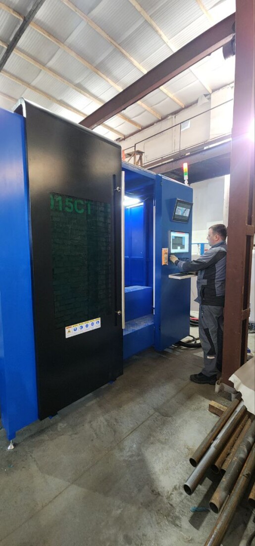 Станок лазерной резки листового металла, труб и профилей с кабинетной защитой