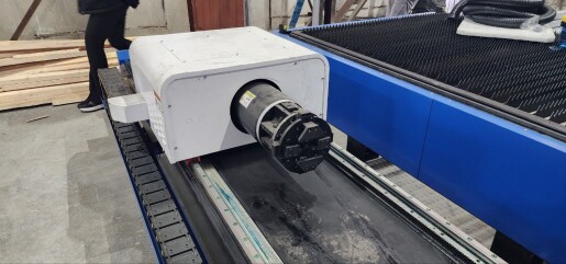 Станок лазерной резки листового металла, труб и профилей с кабинетной защитой