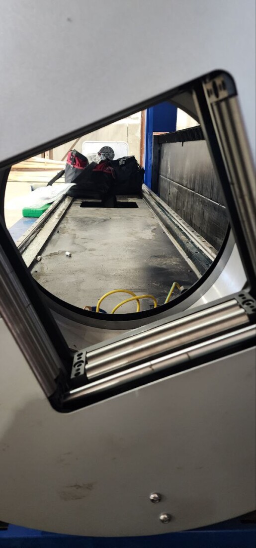 Станок лазерной резки листового металла, труб и профилей с кабинетной защитой