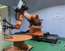 Kuka Robot KR210 с фрезерным шпинделем для обработки 3D моделей