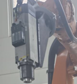 Kuka Robot KR210 с фрезерным шпинделем для обработки 3D моделей