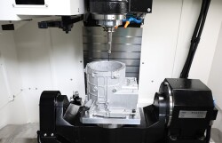 VMX 550U 5-осевой вертикальный обрабатывающий центр (стол 400мм)