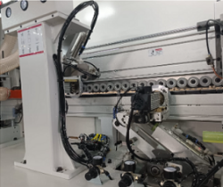 Автоматический кромкооблицовочный станок HD621JSC-PUR