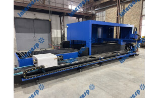 Станок лазерной резки листового металла и труб с кабинетной защитой и сменным столом IMC-3015CT