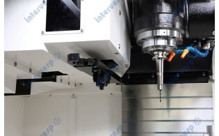 VMX 550U 5-осевой вертикальный обрабатывающий центр