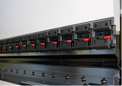 Листогиб гидравлический серии WAD с ЧПУ Delem WAD-135T/3200 4+1 оси