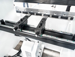 Сервоэлектрический листогиб с ЧПУ серия WADG