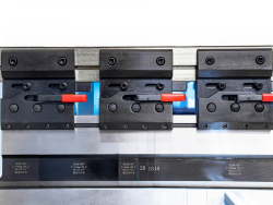 Сервоэлектрический листогиб с ЧПУ серия WADG