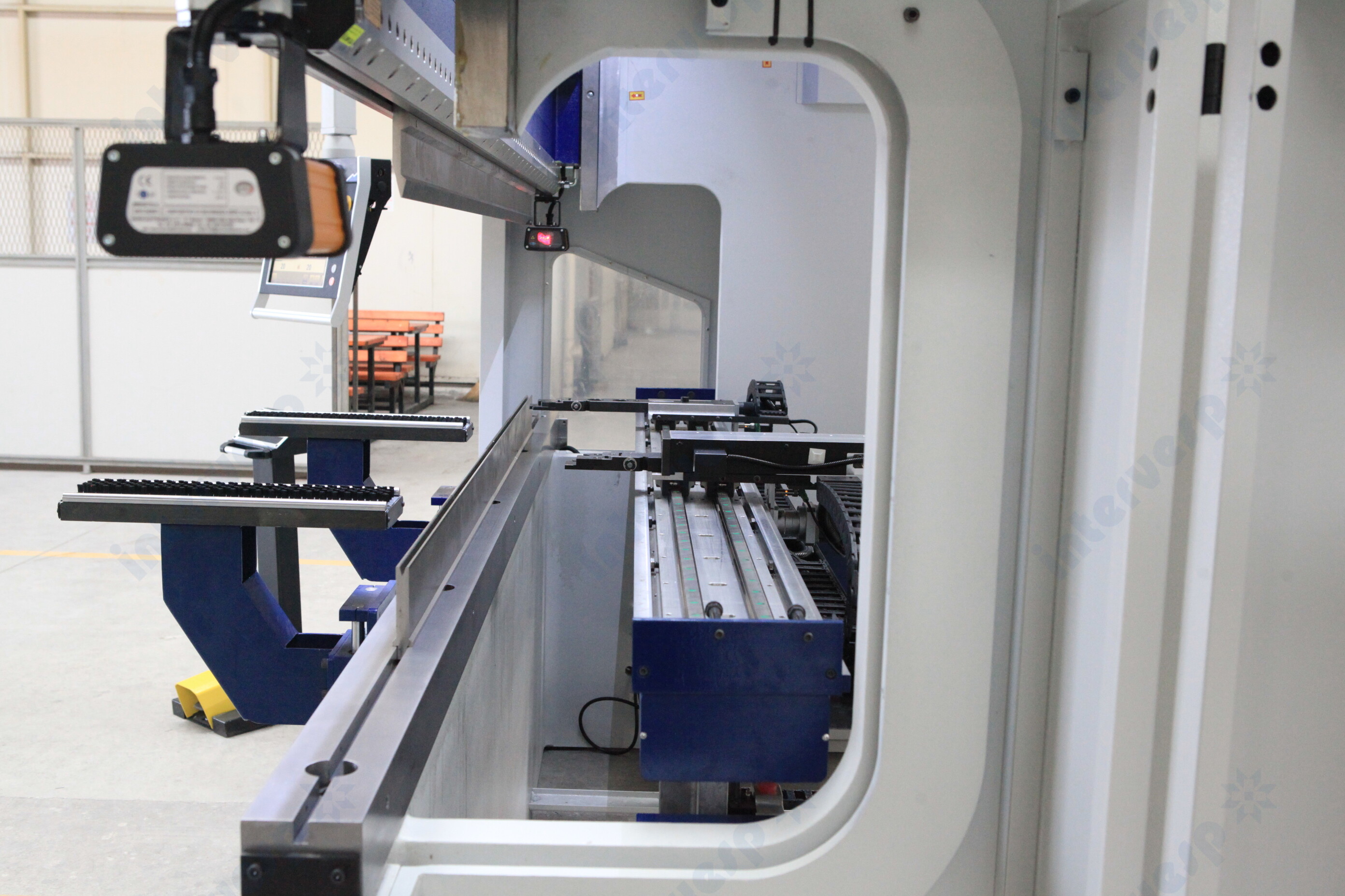 Гидравлический листогибочный пресс MVD INAN A SERIES