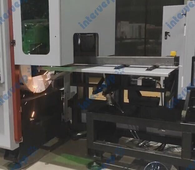 Волоконный лазерный станок для резки труб с режущей головкой 3D