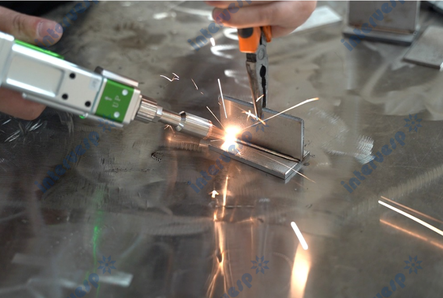 Оптоволоконный аппарат лазерной сварки,резки, очистки IMC-HW 1500