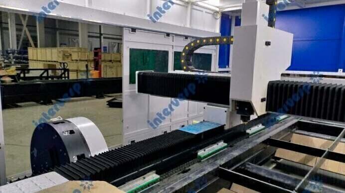 Станок лазерной резки листового металла и труб с кабинетной защитой и сменным столом IMC-6015CT