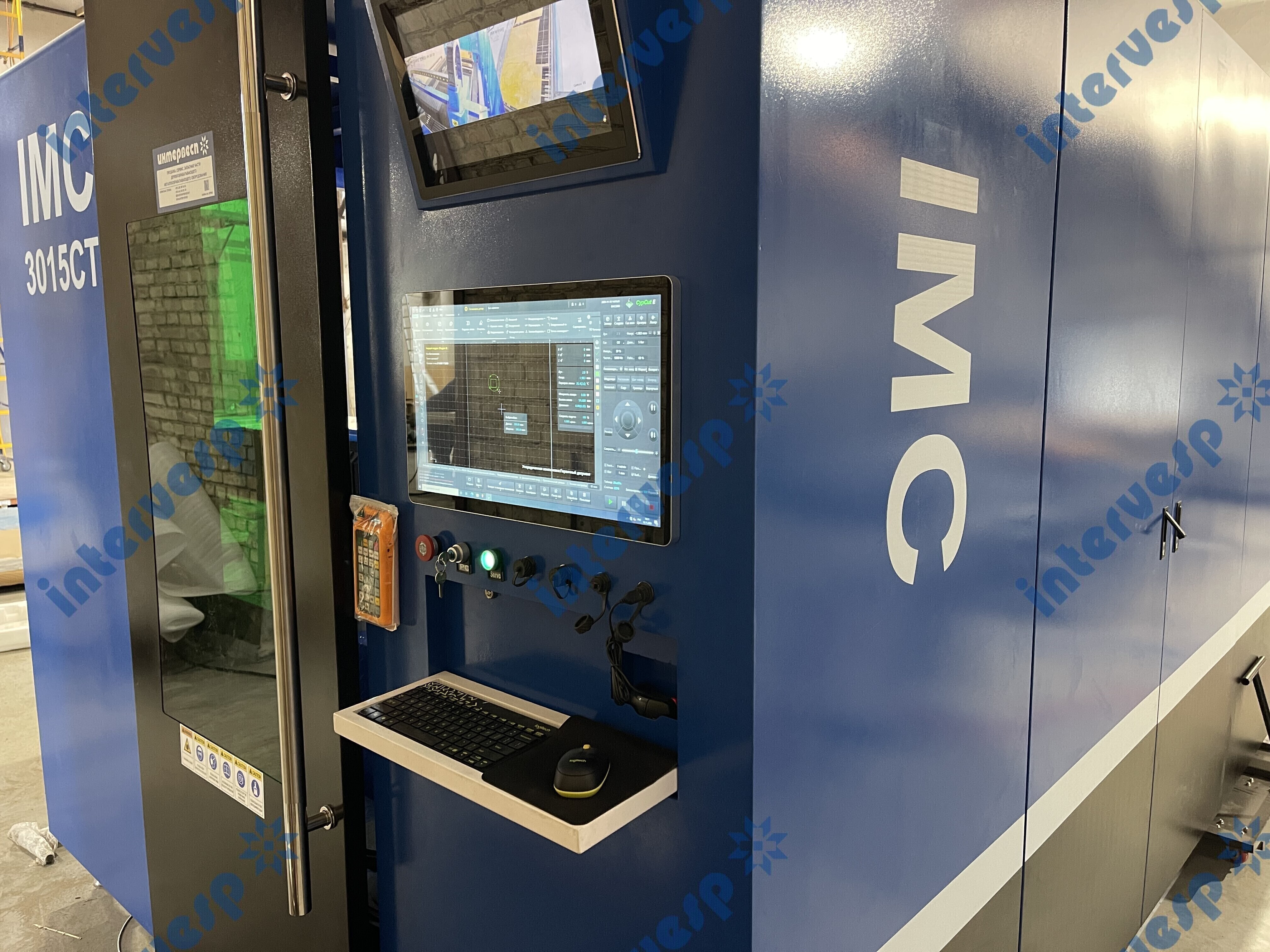 Станок лазерной резки листового металла и труб с кабинетной защитой и сменным столом IMC-6020CT