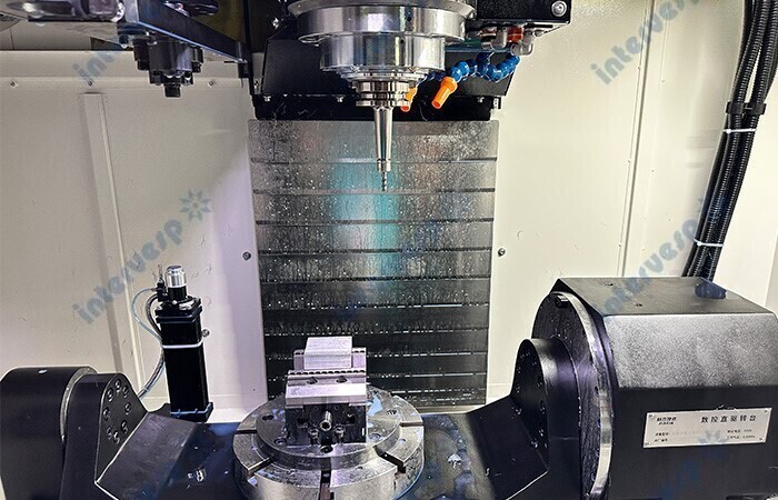 VMX 550U 5-осевой вертикальный обрабатывающий центр