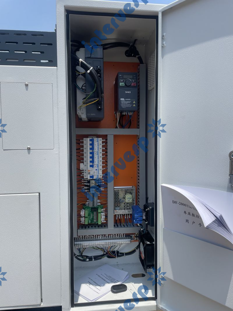 Токарный станок с ЧПУ CK30-200L