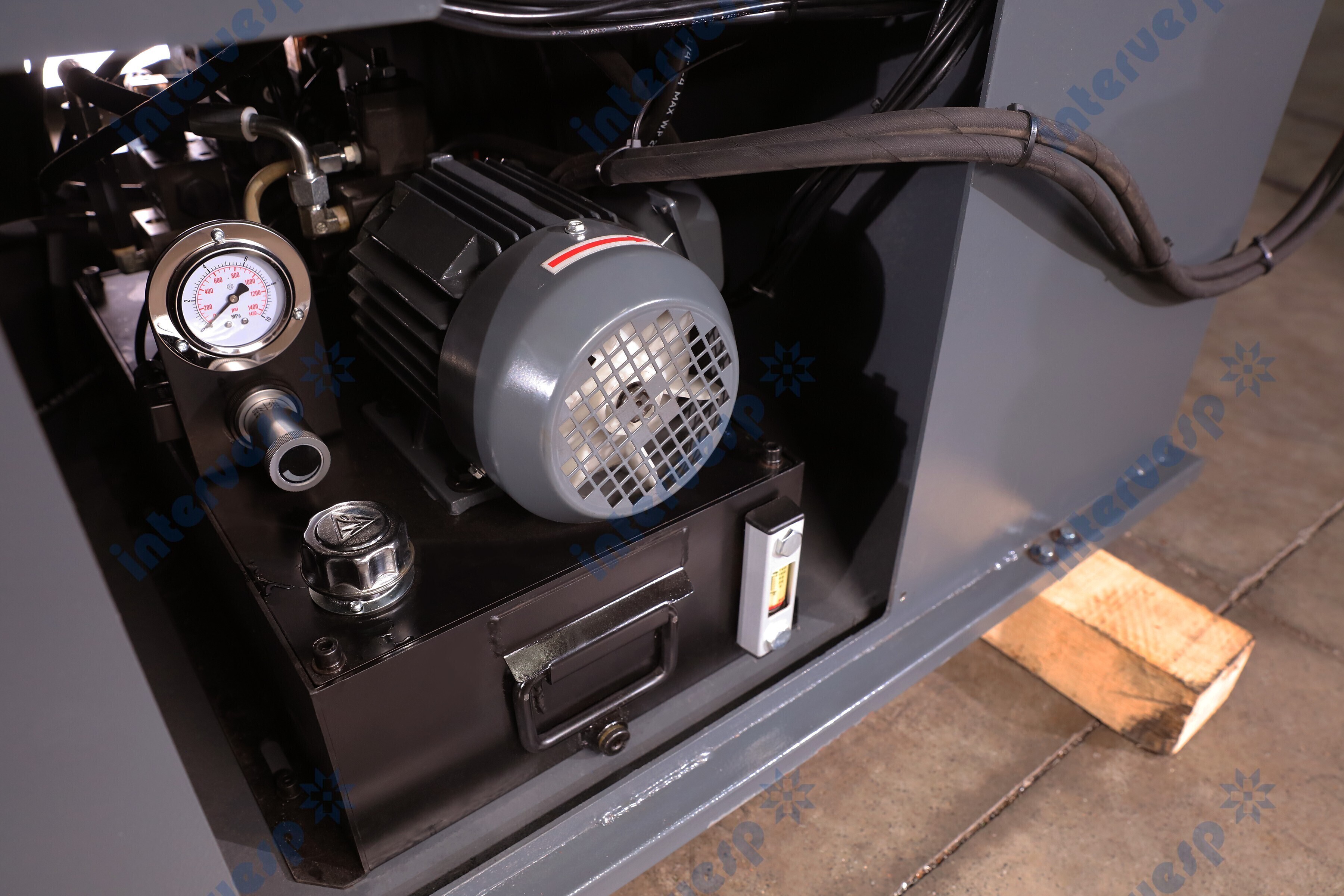 Полуавтоматический ленточнопильный станок PX-25/46S