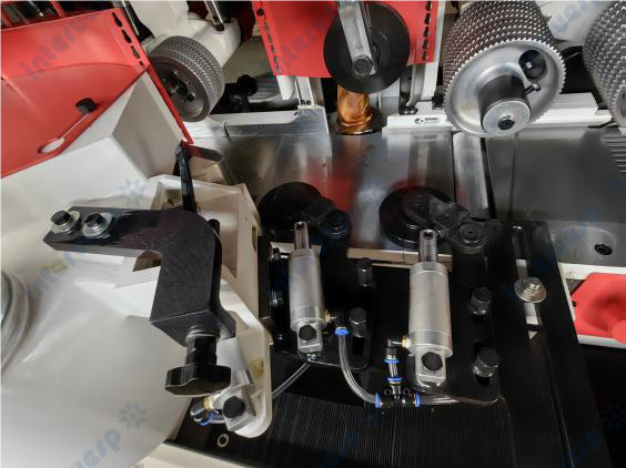 Четырехсторонний станок QMB823GH