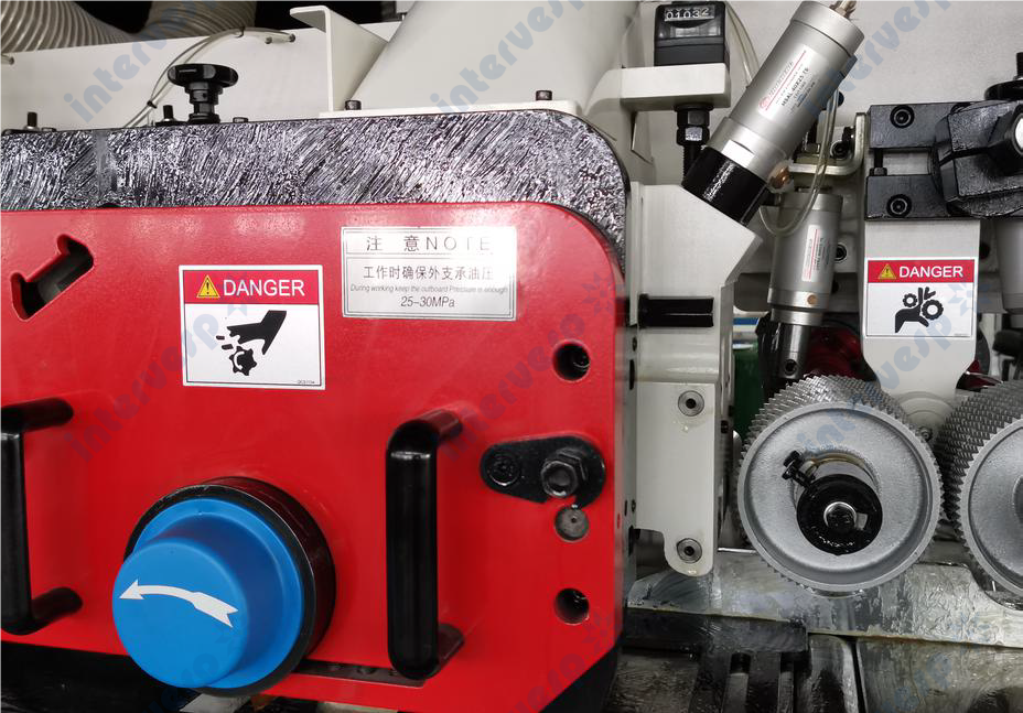 Четырехсторонний станок QMB823GH