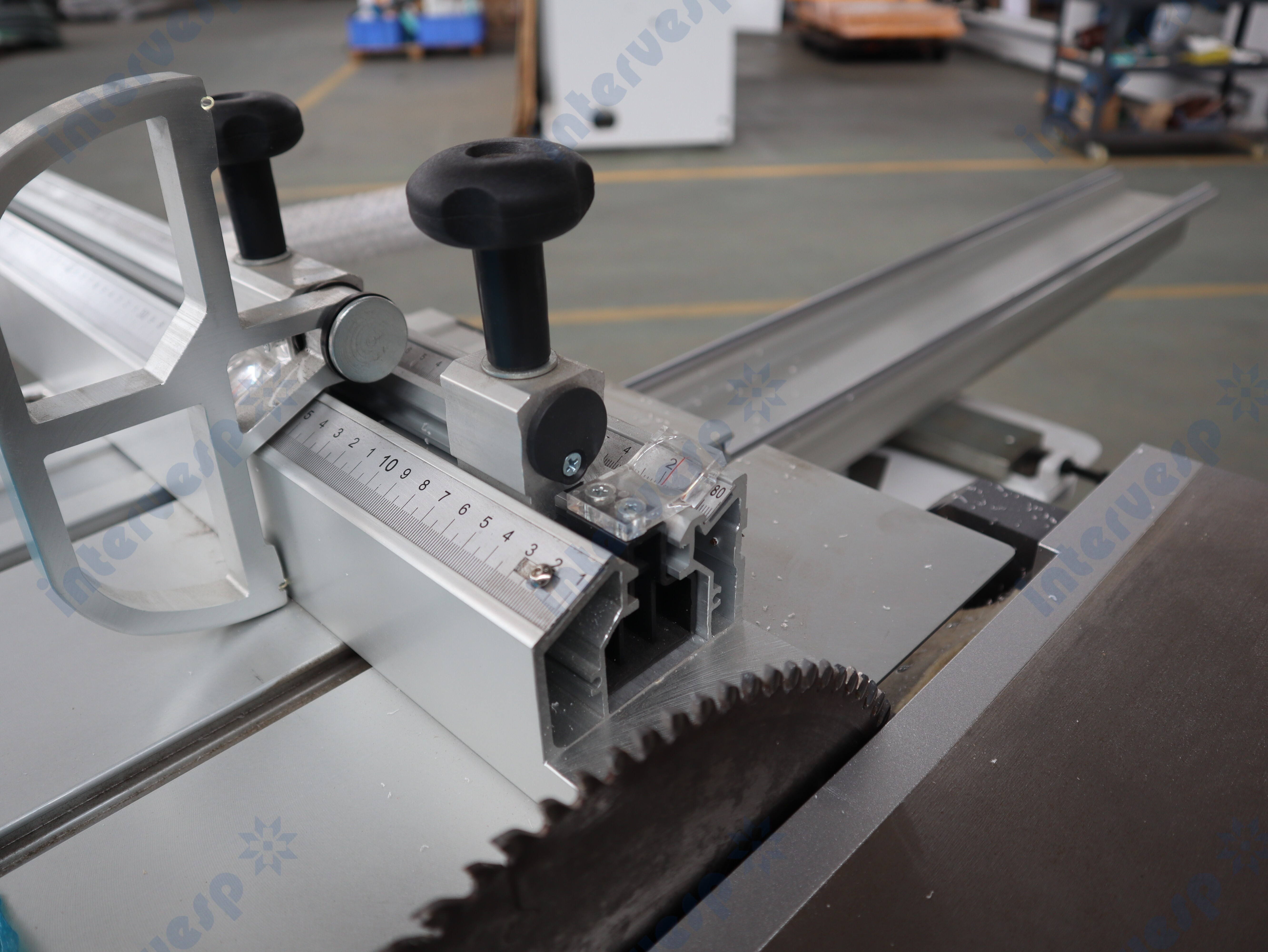 Форматно-раскроечный станок MJ320M