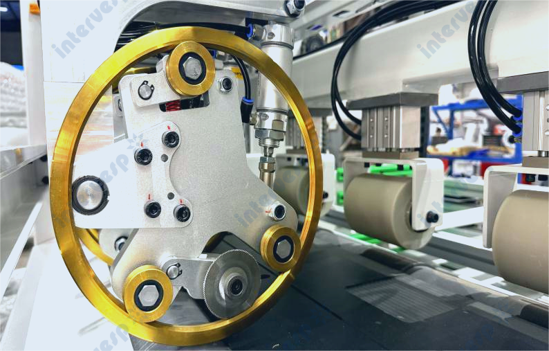 Cтанок для резки и рилевки картона HC1616K4