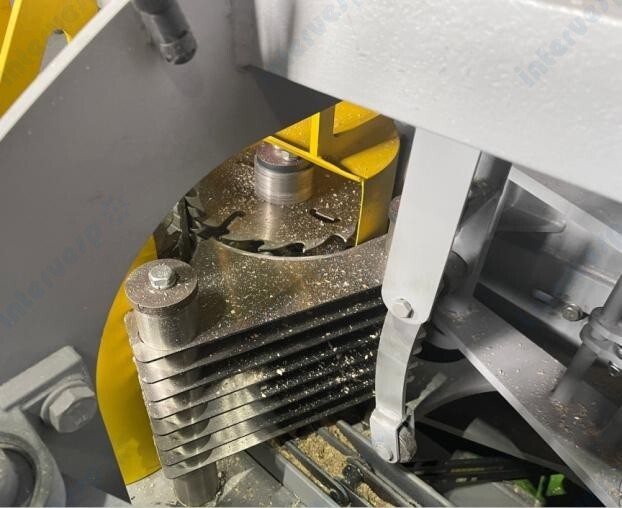 Фрезерно-пильный станок для тонкомера UFP-260 / UFP-260М