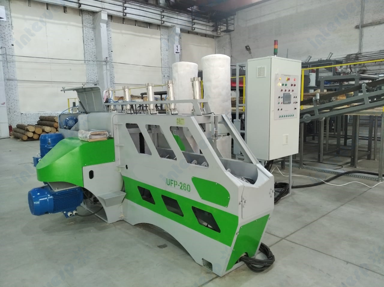Фрезерно-пильный станок для тонкомера UFP-260 / UFP-260М